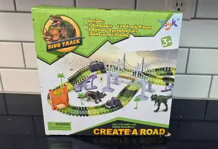 Create-A-Road-Dinosaur-Toy-144-PC-Flexible-Race-Track-2-LED-Cars-2-Dinos-NEW-A-Final